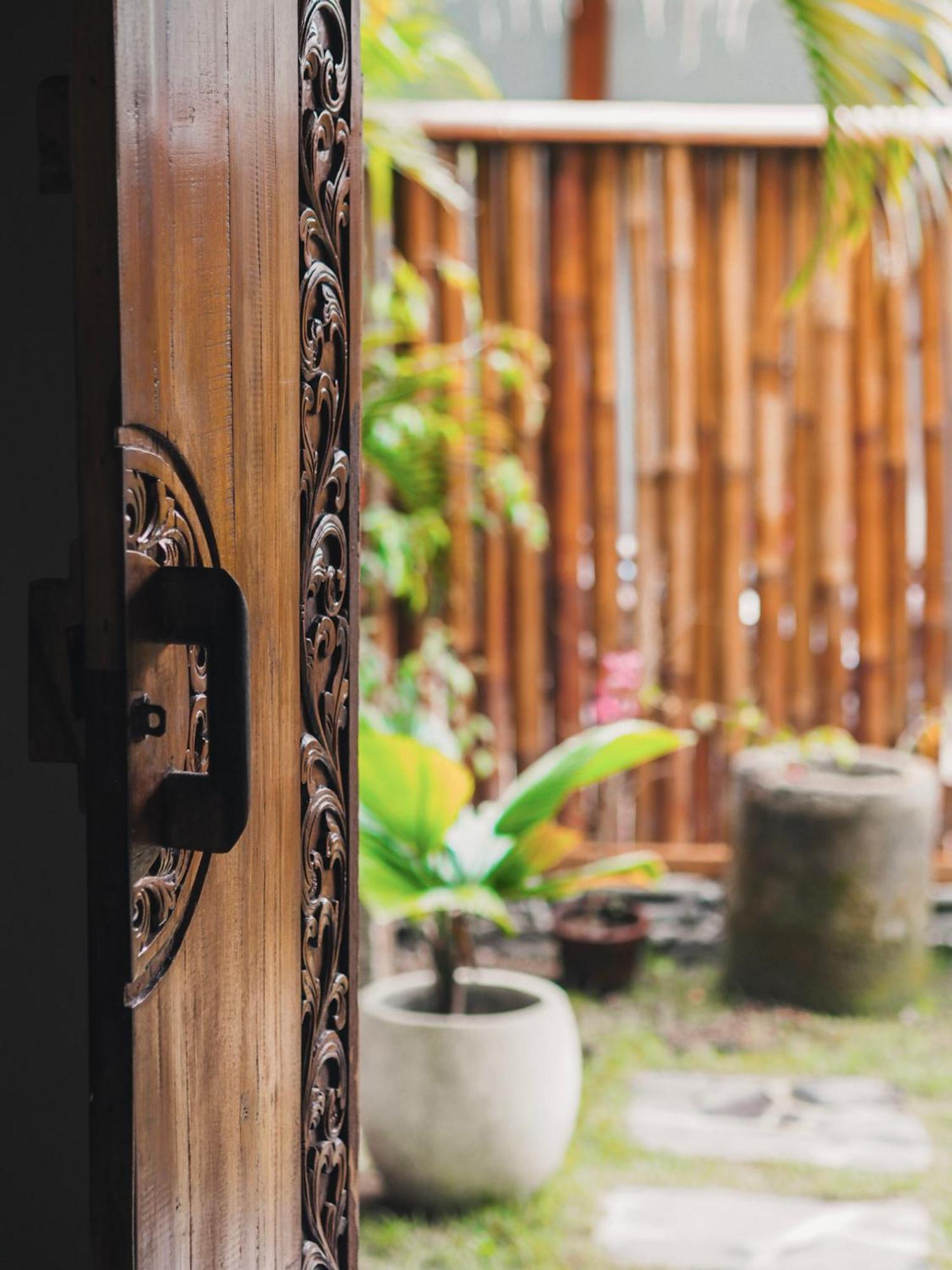 Secret Spot Surf And Stay Kuta  エクステリア 写真