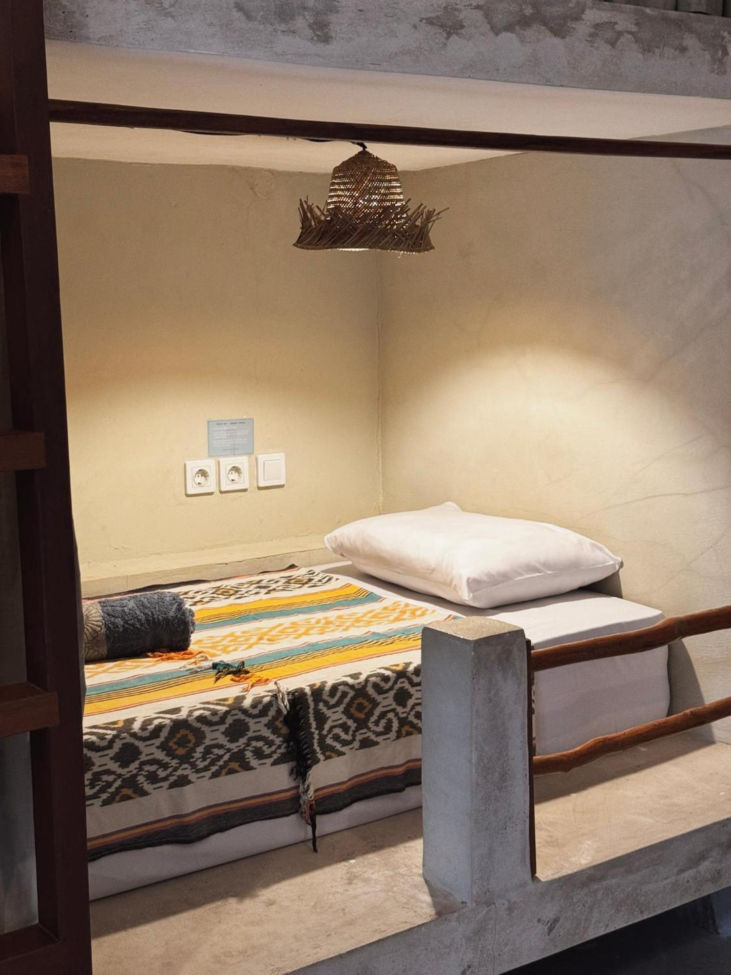 Secret Spot Surf And Stay Kuta  エクステリア 写真