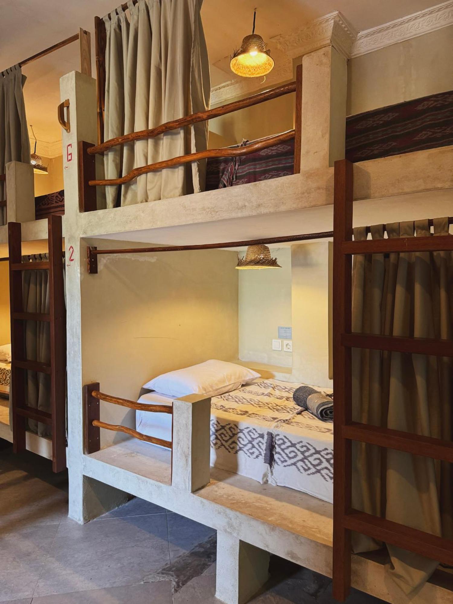 Secret Spot Surf And Stay Kuta  エクステリア 写真