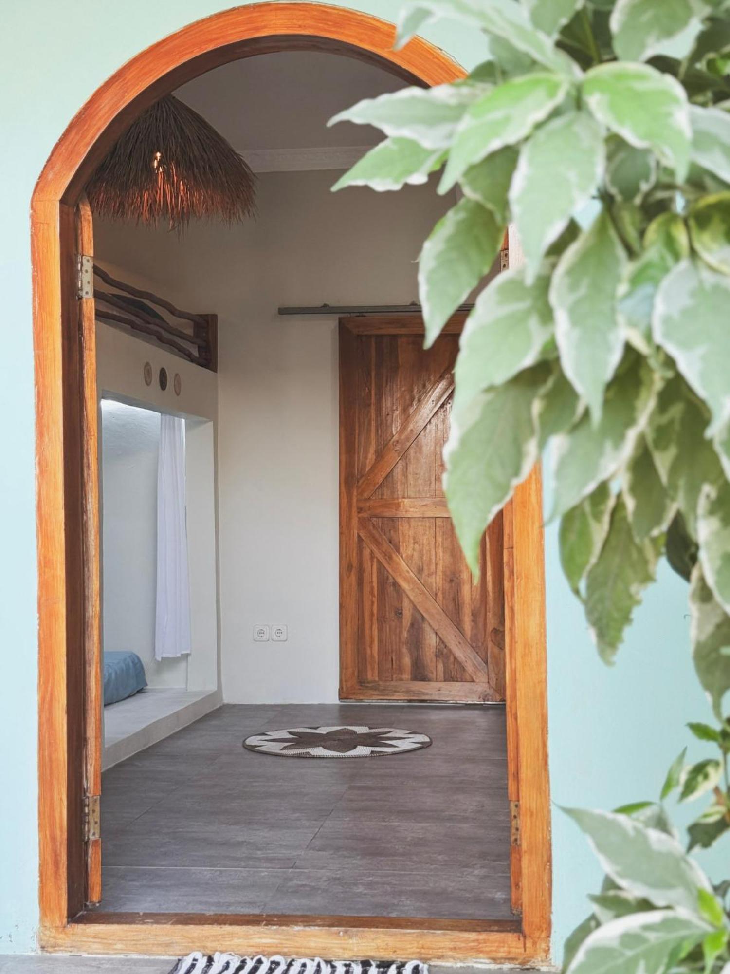 Secret Spot Surf And Stay Kuta  エクステリア 写真